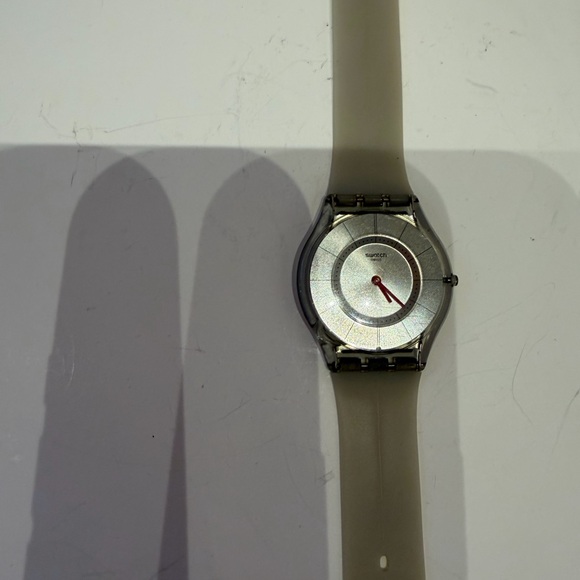 Swatch classic skin ghost grey Watch ultra thin - Picture 3 of 4